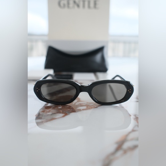 GENTLE MONSTER Black Sunglasses - Picture 9 of 16